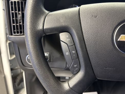 Used 2018 Chevrolet Express 2500 w/ Driver Convenience Package RWD image 18