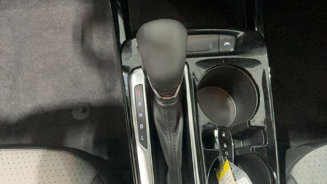 Used 2025 Chevrolet Trax LT w/ LT Convenience Package FWD image 18