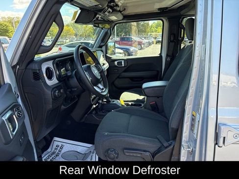 Used 2024 Jeep Wrangler Sahara image 13