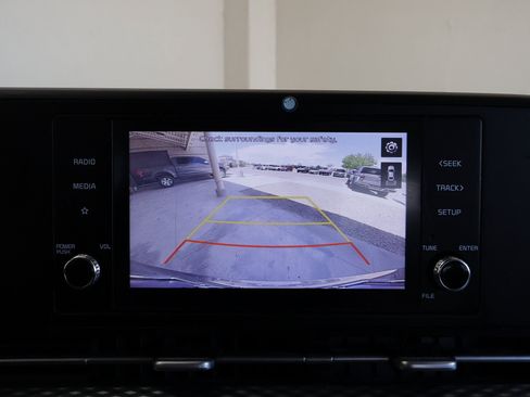 Used 2022 Kia Carnival LX FWD image 31