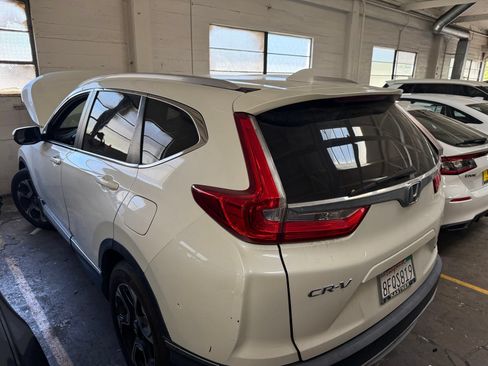 Used 2017 Honda CR-V Touring image 3