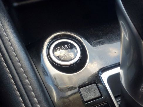 Used 2019 Nissan Kicks S image 28