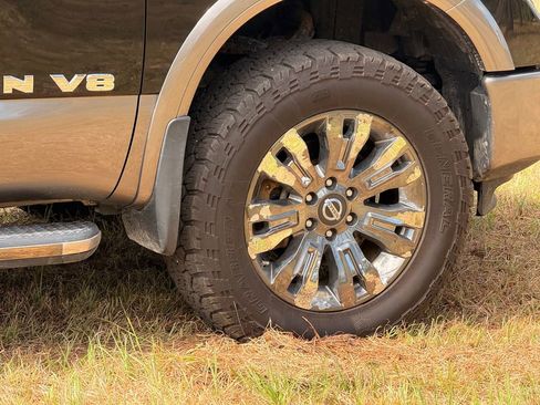 Used 2018 Nissan Titan PRO-4X AWD/4WD image 9