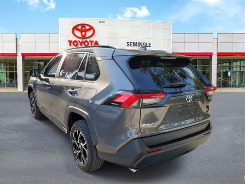 Used 2021 Toyota RAV4 LE image 4