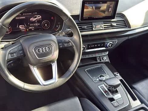 Used 2019 Audi Q5 Prestige w/ Prestige Package image 24