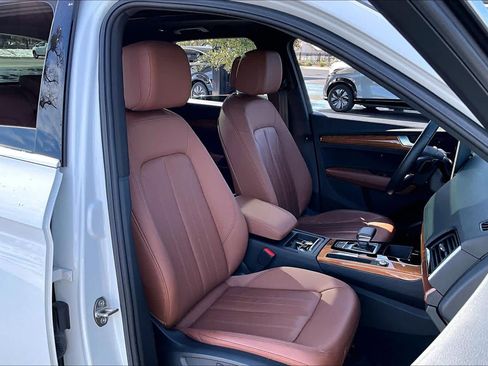 Used 2021 Audi Q5 Premium image 9