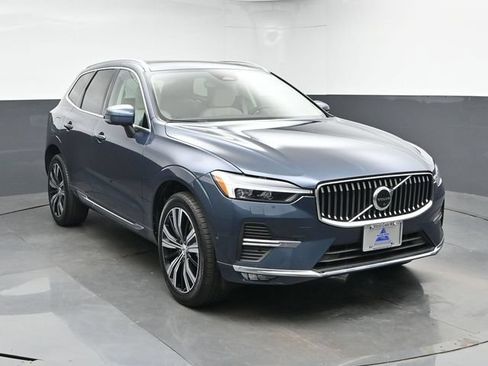 Used 2023 Volvo XC60 B5 Plus w/ Climate Package AWD/4WD image 2