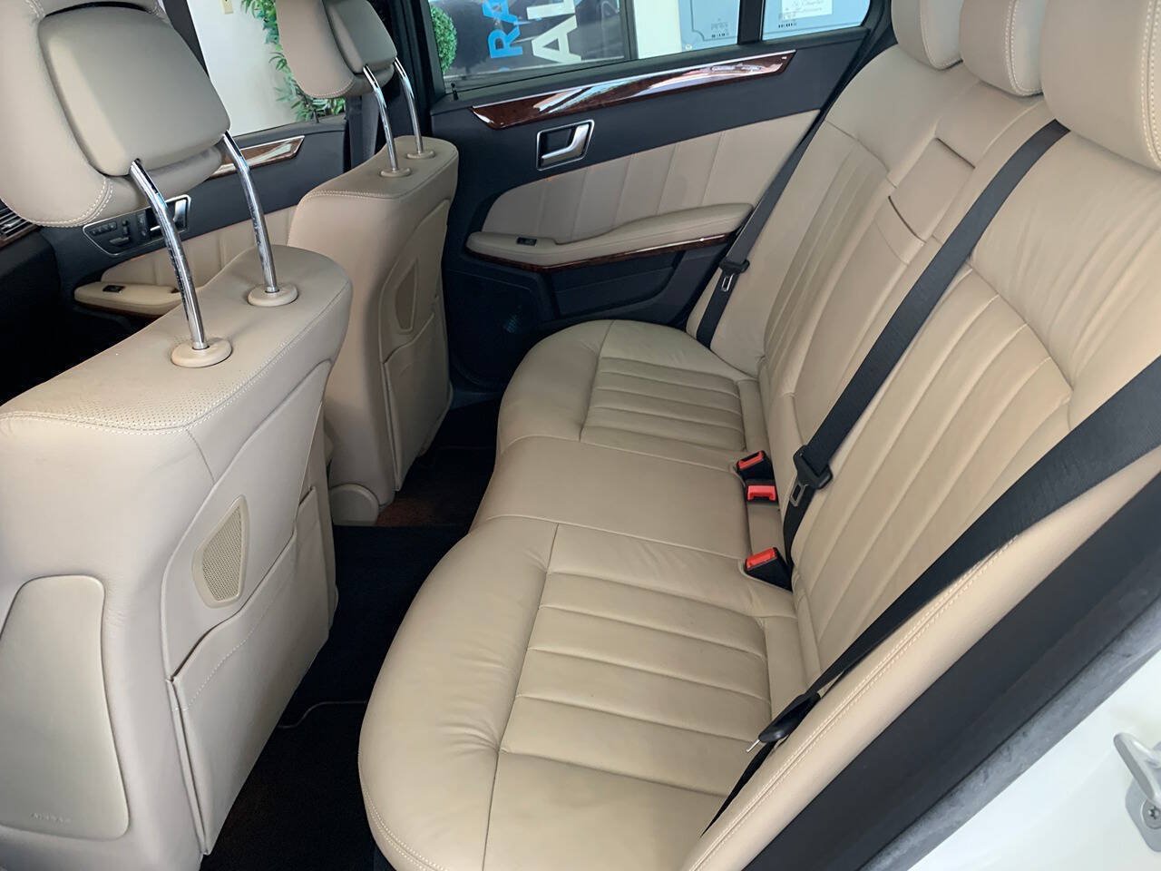 Used 2012 Mercedes-Benz E 550 4MATIC Sedan image 13