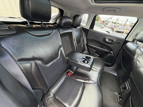 Used 2018 Jeep Compass Limited w/ Navigation Group AWD/4WD image 19