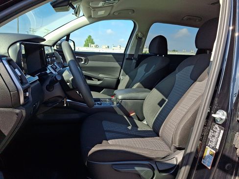 Used 2023 Kia Sorento LX AWD/4WD image 14