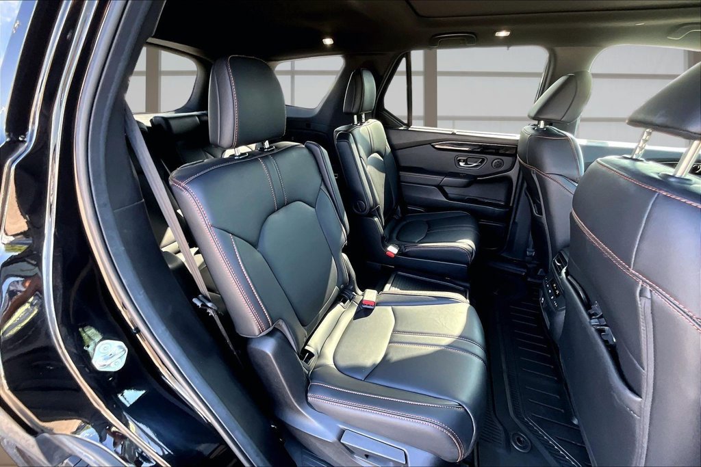 Used 2025 Honda Pilot TrailSport image 25