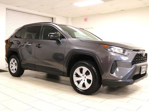Used 2021 Toyota RAV4 LE image 5