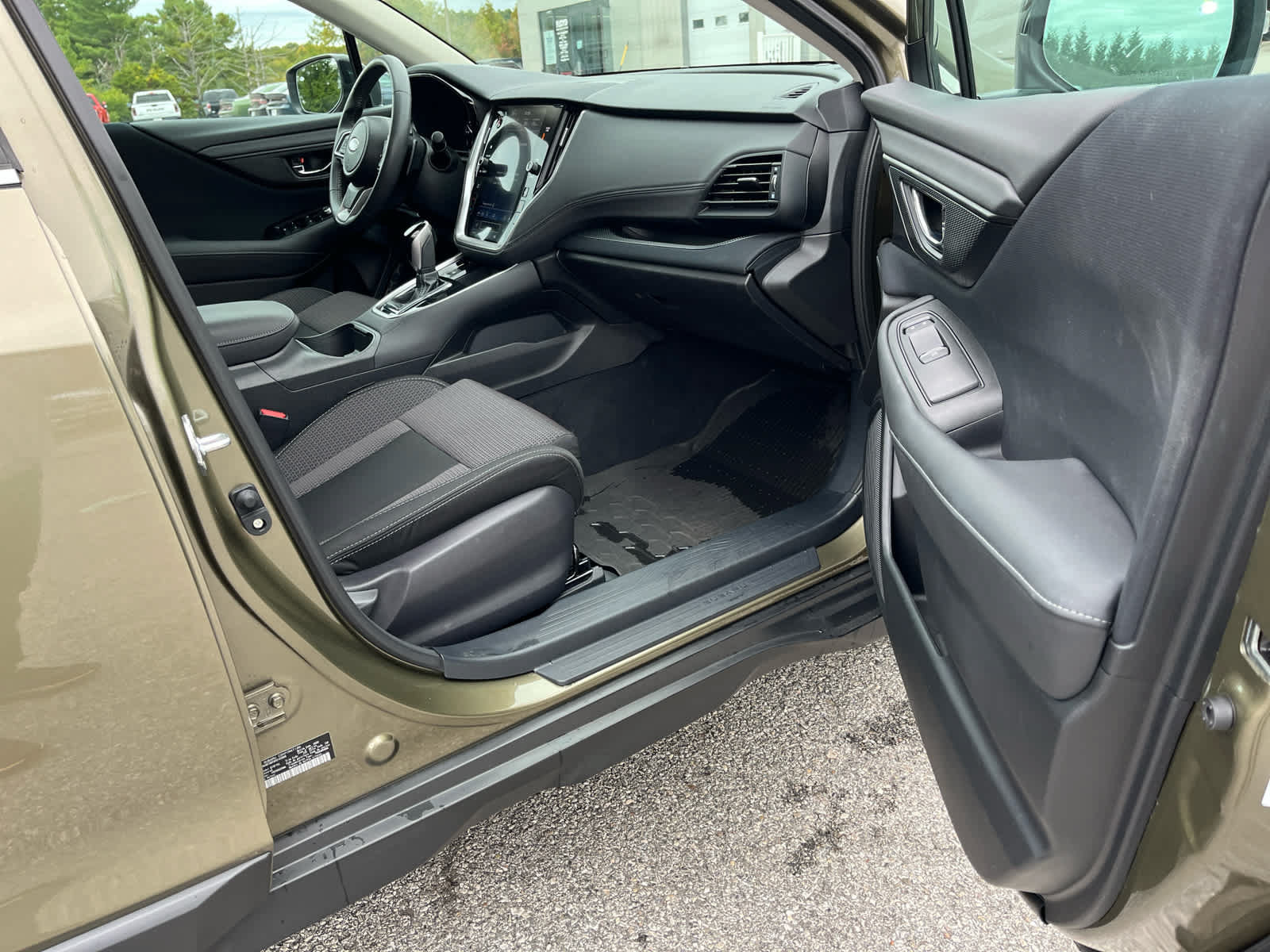 Used 2025 Subaru Outback Premium AWD/4WD image 32
