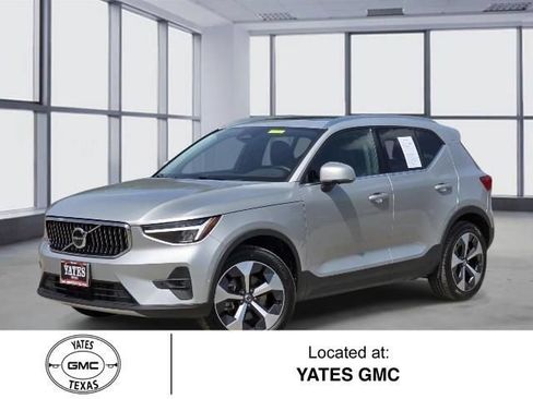 Used 2025 Volvo XC40 B5 Plus AWD/4WD image 1
