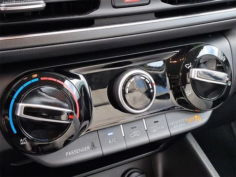 Used 2023 Hyundai Kona SEL image 16