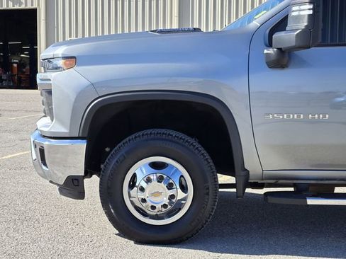 Used 2024 Chevrolet Silverado 3500 LT w/ Safety Package image 8
