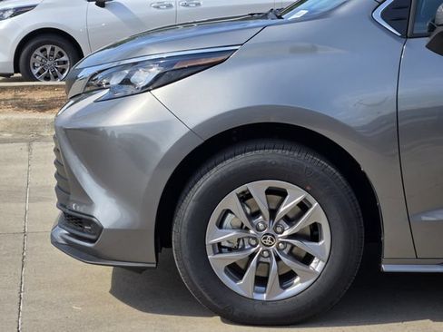 New 2026 Toyota Sienna LE FWD image 6
