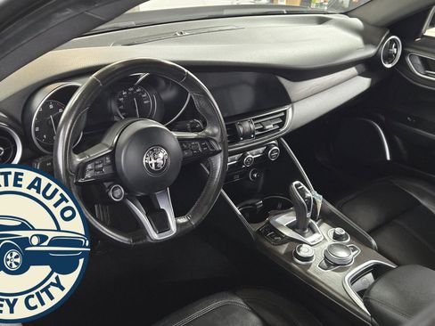 Used 2022 Alfa Romeo Giulia Ti image 10