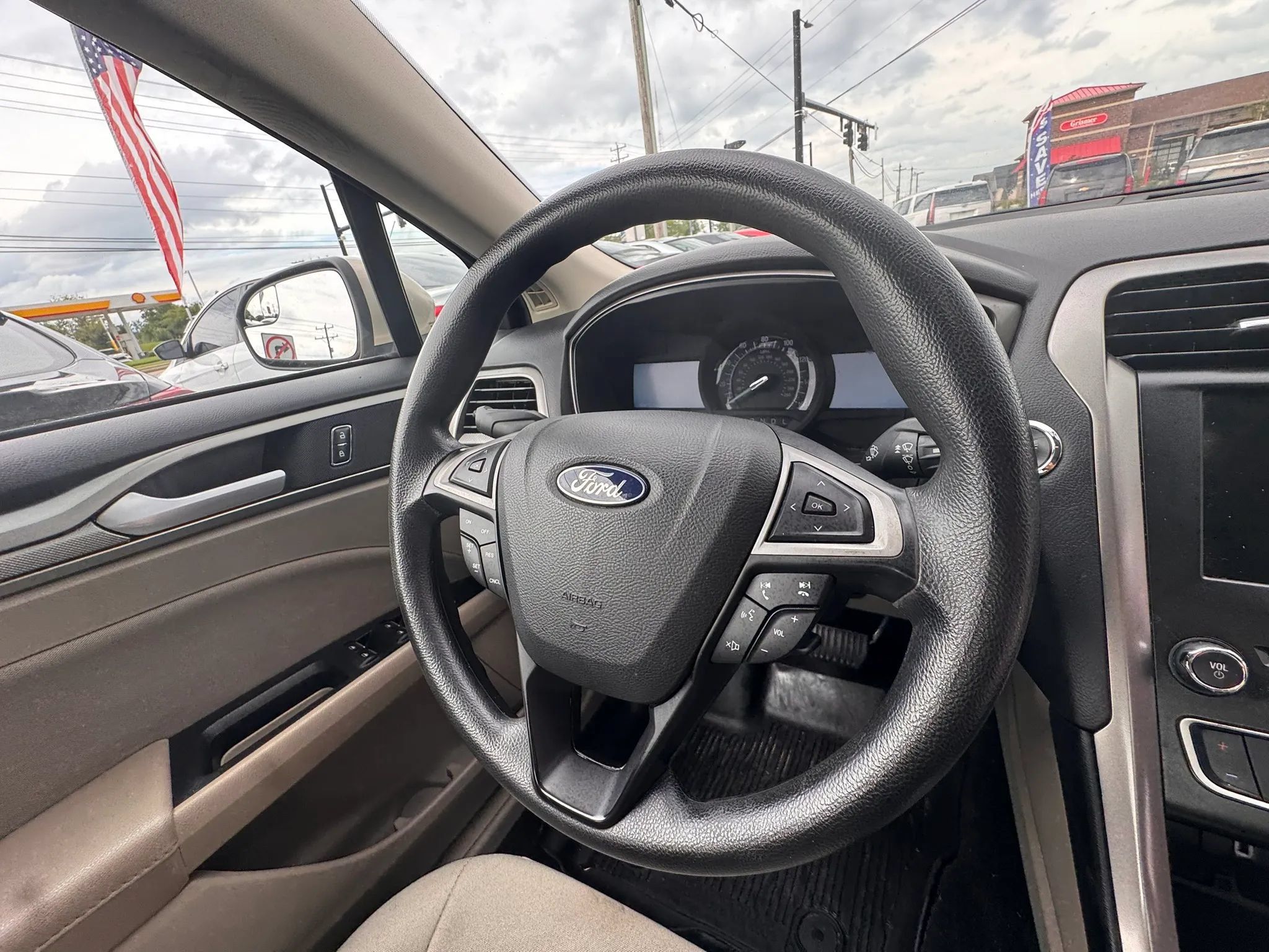 Used 2018 Ford Fusion SE w/ Fusion SE Technology Package FWD image 27