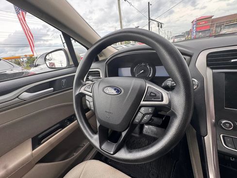 Used 2018 Ford Fusion SE w/ Fusion SE Technology Package FWD image 27