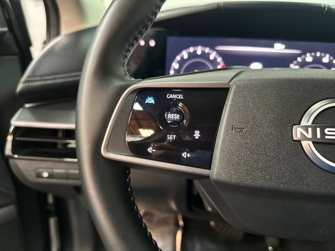 Used 2025 Nissan Murano SV AWD/4WD image 14