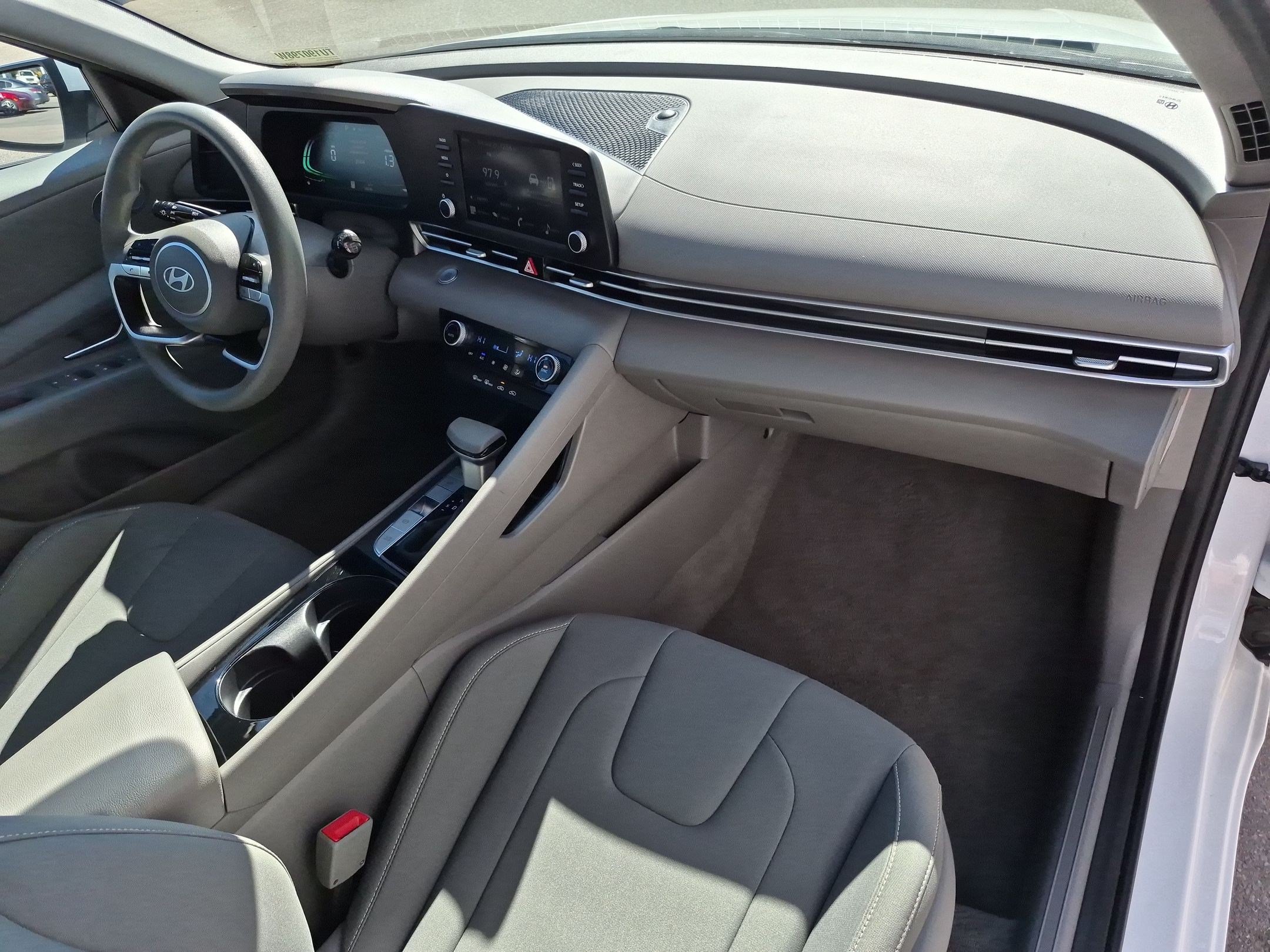 Used 2026 Hyundai Elantra Hybrid FWD image 34