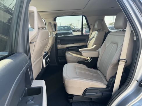 Used 2024 Ford Expedition Limited AWD/4WD image 9