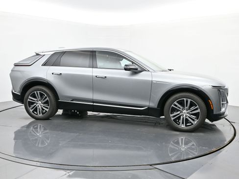 New 2025 Cadillac Lyriq Luxury image 7