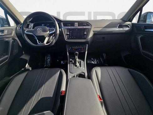 Certified 2022 Volkswagen Tiguan SE image 3