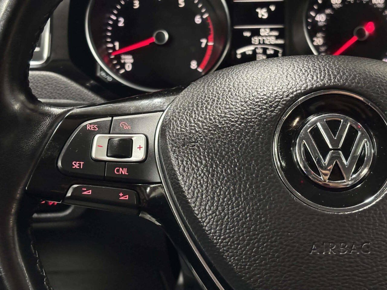 Used 2016 Volkswagen Jetta SEL FWD image 33