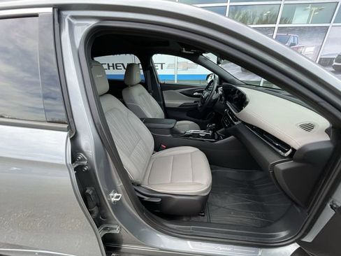 Certified 2025 Buick Envista Avenir FWD image 27