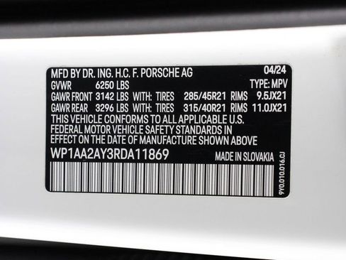 Certified 2024 Porsche Cayenne AWD/4WD image 19