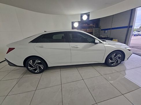 New 2026 Hyundai Elantra Limited FWD image 4