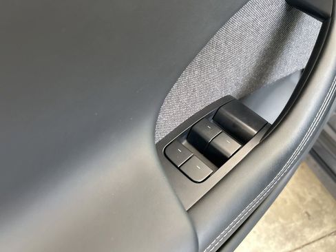 Used 2022 Tesla Model S Plaid image 42