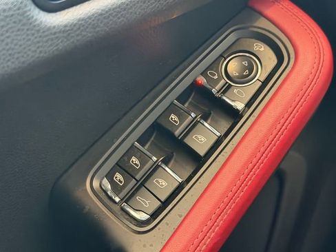 Used 2022 Porsche Macan AWD/4WD image 22