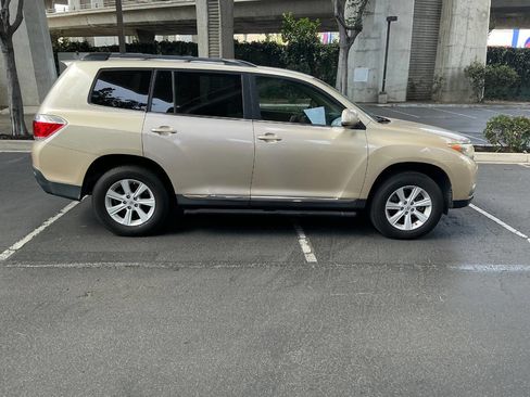 Used 2013 Toyota Highlander Plus FWD image 8