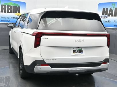 Used 2025 Kia Carnival