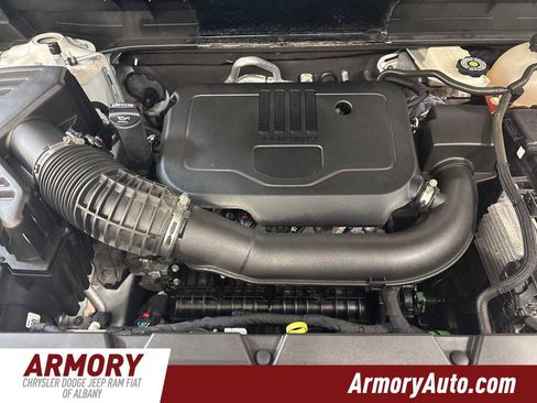 Used 2023 GMC Acadia SLT image 44