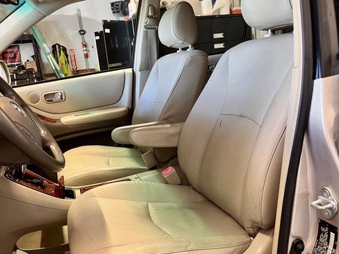 Used 2005 Toyota Highlander 4WD V6 w/ 3rd Row image 13