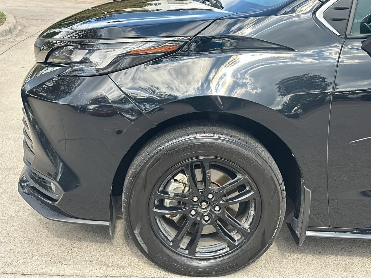 Used 2024 Toyota Sienna XLE Woodland Edition AWD/4WD image 25