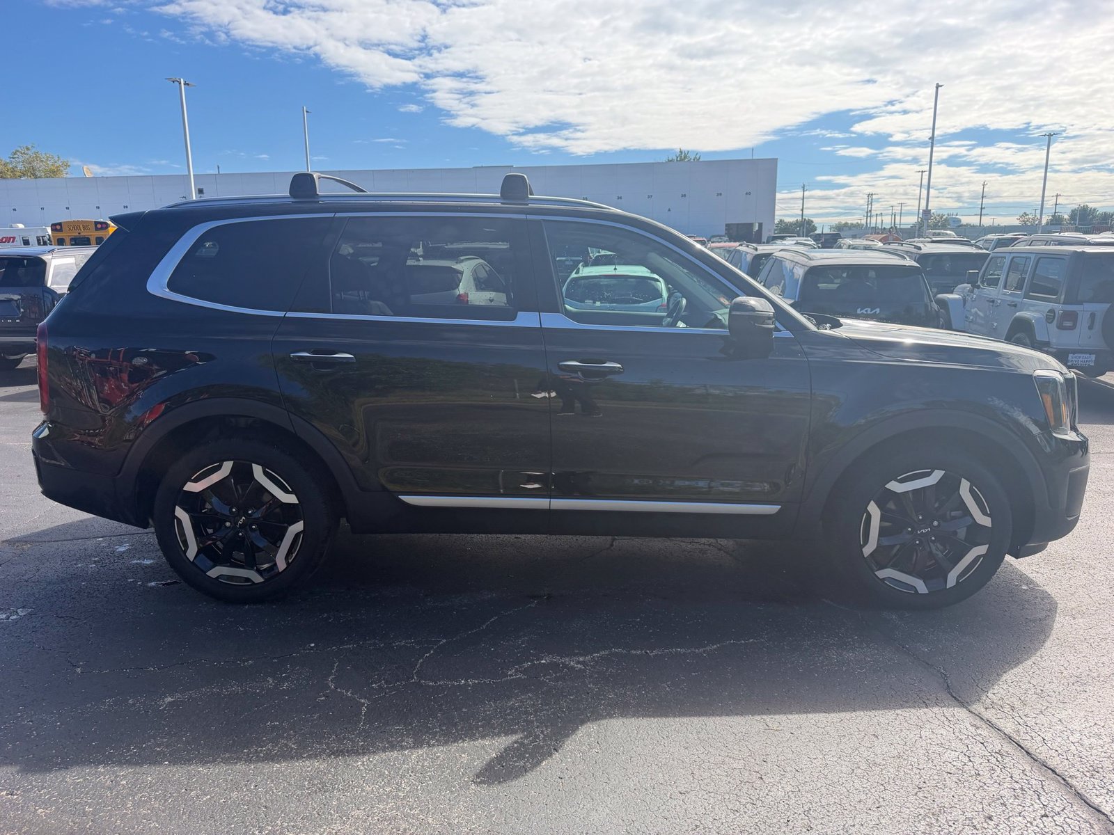 Used 2024 Kia Telluride S w/ S Sunroof Package AWD/4WD image 5