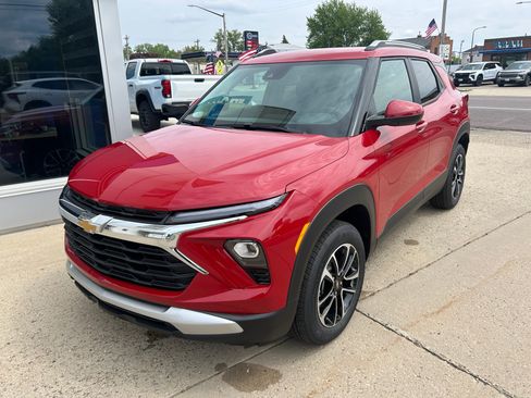 New 2026 Chevrolet TrailBlazer LT w/ Convenience Package AWD/4WD image 2
