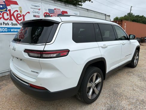 Used 2022 Jeep Grand Cherokee L Limited AWD/4WD image 3