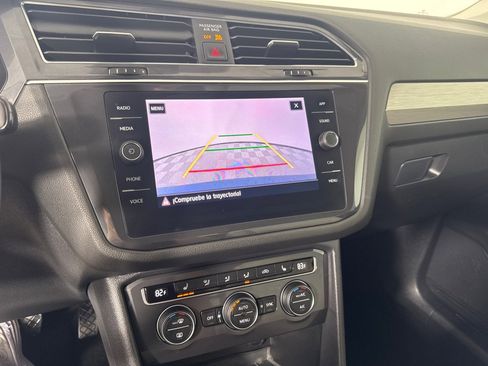 Used 2020 Volkswagen Tiguan SE w/ Panoramic Sunroof Package image 20