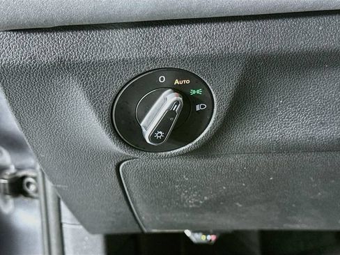 Used 2025 Volkswagen Jetta SE FWD image 12