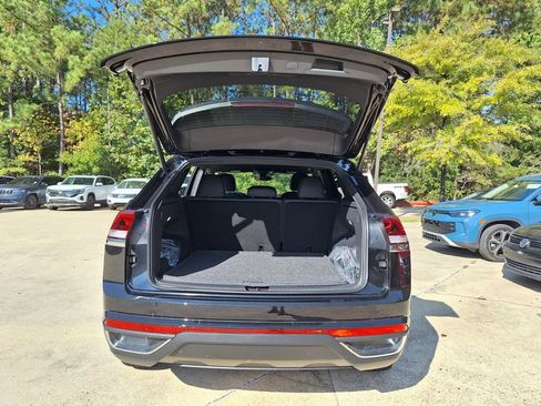 New 2026 Volkswagen Atlas Cross Sport SE image 25