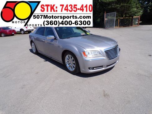 Used 2014 Chrysler 300 C image 10