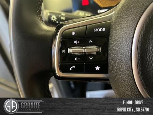 Used 2024 Kia Sorento S FWD image 31