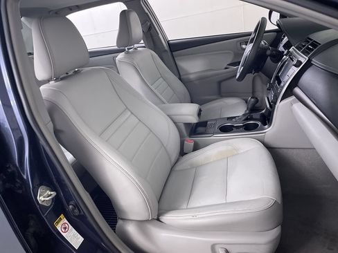Used 2017 Toyota Camry XLE w/ Moonroof Package FWD image 26