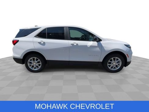 Certified 2024 Chevrolet Equinox LS w/ LS Convenience Package AWD/4WD image 9